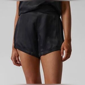 NWT Athleta Calm Cool Black Short Size Small